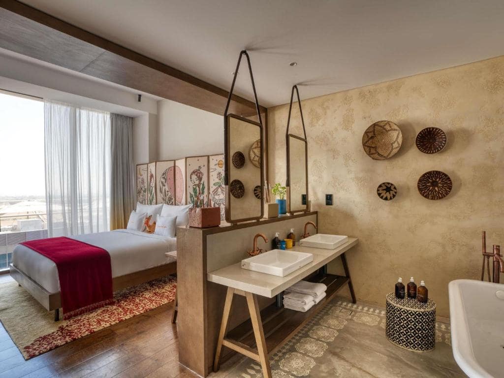 37-اتاق-خواب-هتل-5 ستاره-25-ساعت-وان-سنترال-دبی-25Hours-Hotel-Dubai-One-Central-Bedroom.jpg