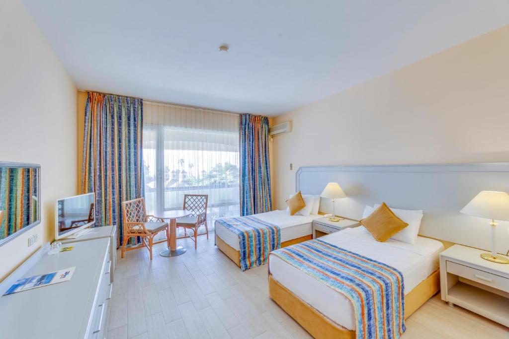 10 اتاق هتل 4 ستاره گرند بلو اسکای اینترنشنال کوش آداسی The Grand Blue Sky International Kusadasi.jpg