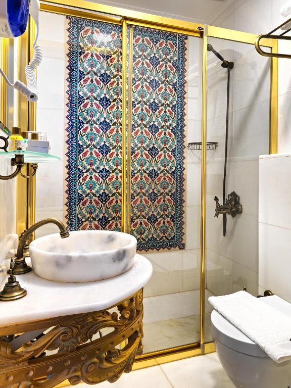 03-نمای-حمام-هتل-4-ستاره-وایت-مونارچ-استانبول-Bathroom-Hotel-4-Setare-White-Monarch-Istanbul.jpg