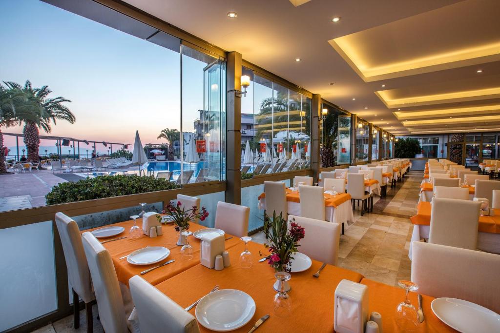 47 رستوران هتل 4 ستاره سیتیز هیل کوش آداسی City Hill Hotel Kusadasi.jpg