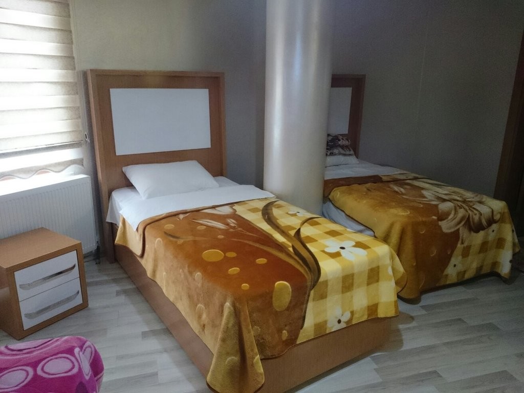 07-اتاق-هتل-3-ستاره-کروان-وان- Kervan-Hotel-Van-Room.jpeg