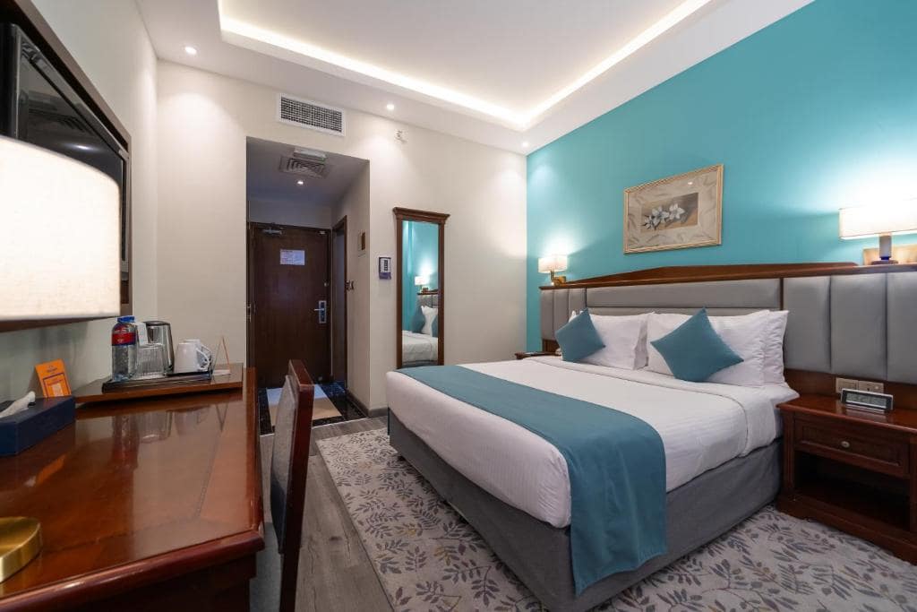 30-اتاق-خواب-هتل-3-ستاره-هاوارد-جانسون-بر-دبی- Howard-Johnson-Bur-Dubai-Bedroom.jpg