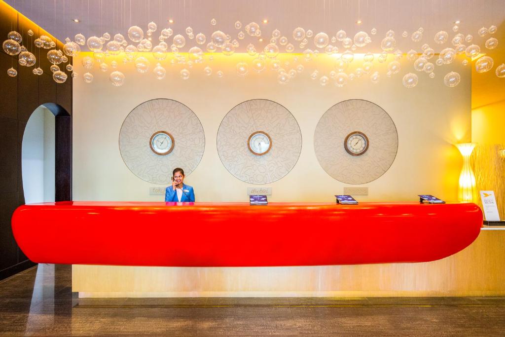15-لابی-هتل-3-ستاره-آیبیس-مال-آو-د-امارات-دبی-Ibis-Dubai-Mall-Of-The-Emirates-Lobby.jpg