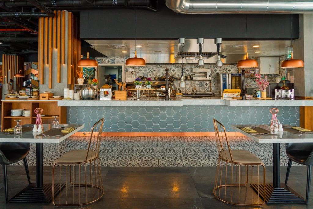 47-رستوران-هتل-5-ستاره-سی-سنترال-ریزورت-د-پالم-دبی- C-Central-Resort-Palm-Hotel-Dubai-Restaurant.jpg