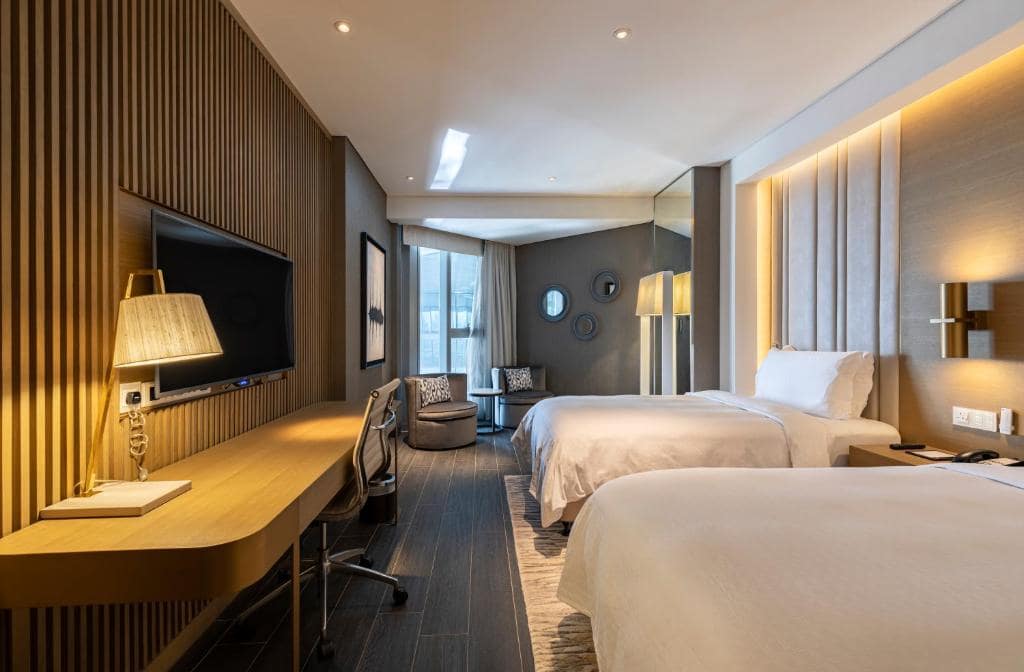 13-اتاق-هتل-5-ستاره-البندر-روتانا-کریک-دبی- Al-Bandar-Rotana-Dubai-Creek-Room.jpg