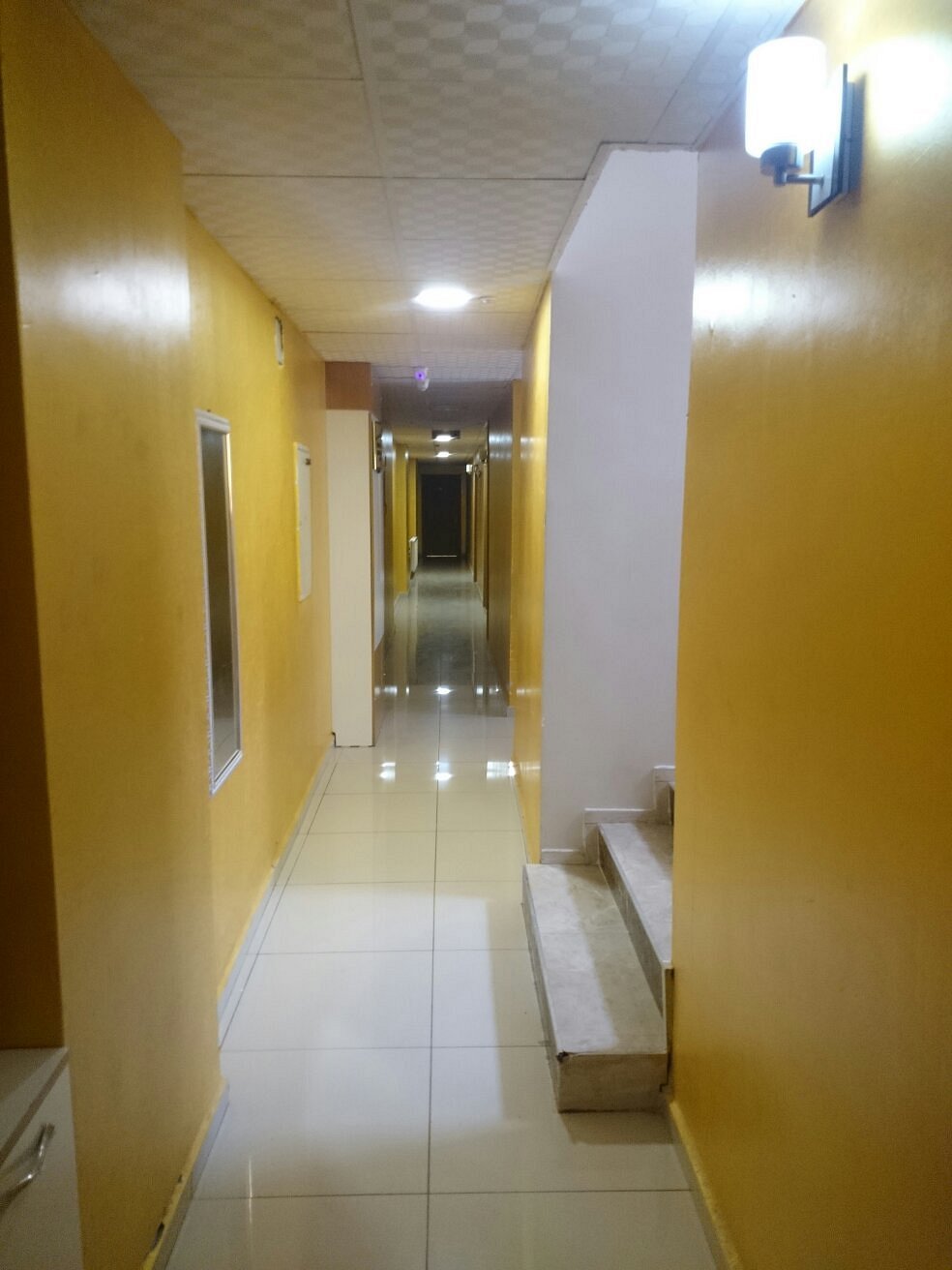 20-محوطه-هتل-3-ستاره-کروان-وان- Kervan-Hotel-Van-Grounds.jpg