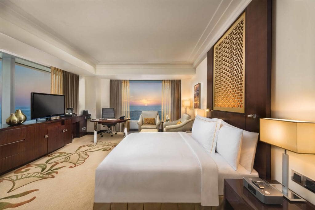 06-اتاق-هتل-5-ستاره-کنراد-دبی- Conrad-Hotel-Dubai-Room.jpg