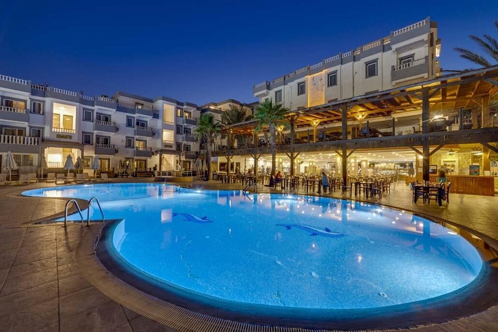 06 استخر هتل 4 ستاره اسمارت هالیدی بدروم Smart Holiday Bodrum Hotel.jpg