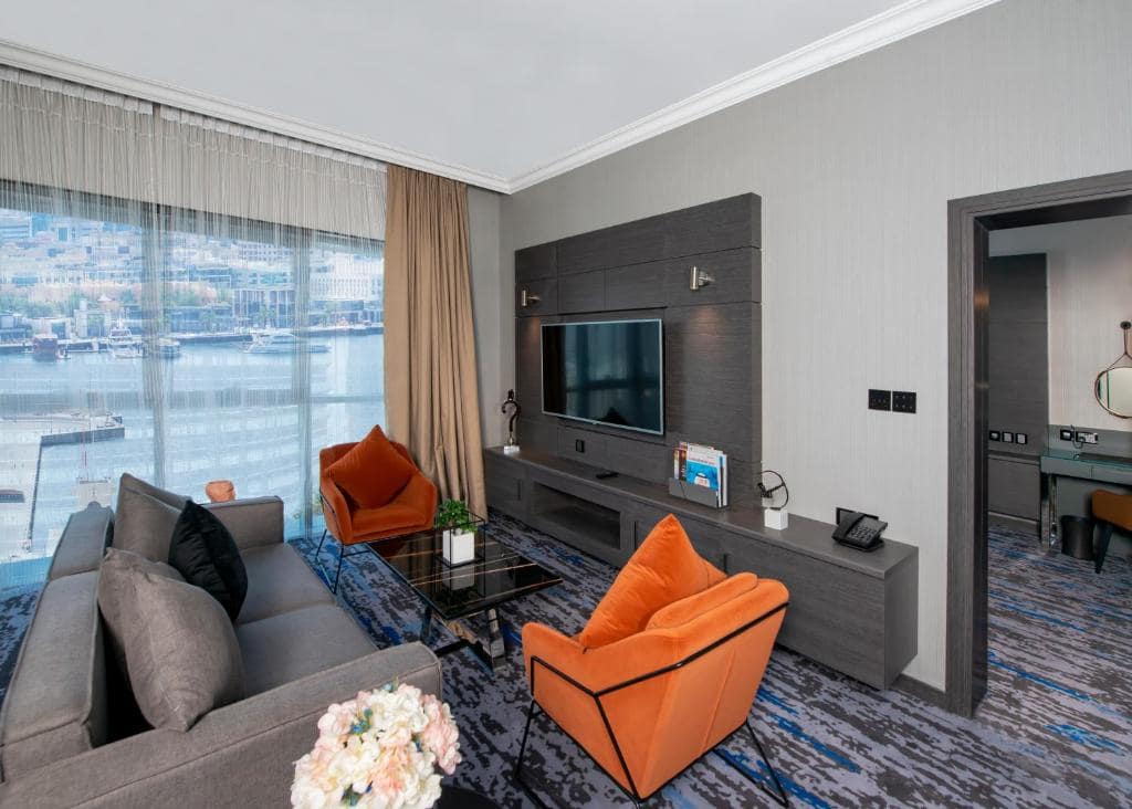 15-اتاق-خواب-هتل-4-ستاره-اج-کریک-ساید-دبی- Edge-Creekside-Hotel-Dubai-Bedroom.jpg