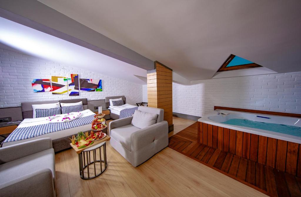 25 اتاق هتل 3 ستاره لارن فمیلی آنتالیا Laren Family Hotel Antalya.jpg