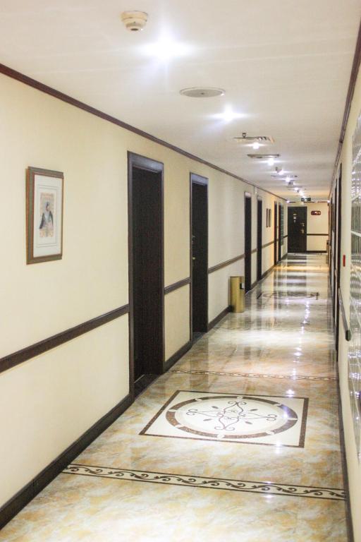 20-راهرو-هتل-3-ستاره-گرند-می-فیر-دبی- Grand-Mayfair-Hotel-Corridor.jpg