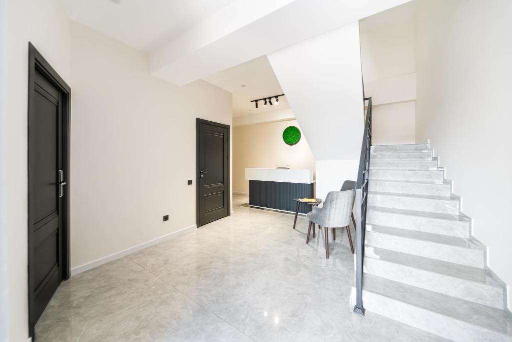 19 لابی هتل 4 ستاره باس بوتیک ایروان ارمنستان Bass Boutique Hotel Yerevan.jpg