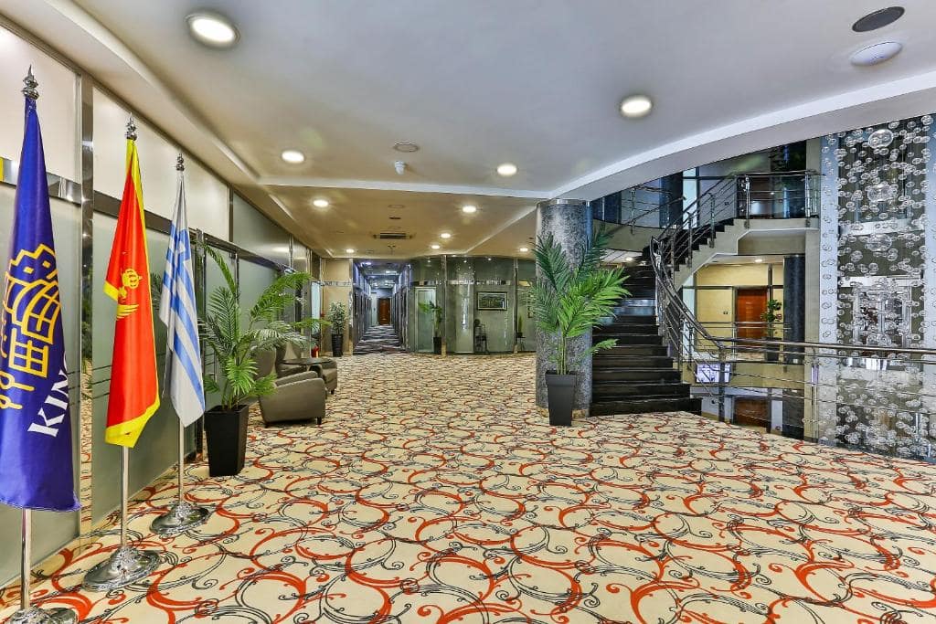 29-محوطه-هتل-3-ستاره-کینز-پارک-دبی-Kings-Park-Hotel-Dubai-Grounds.jpg