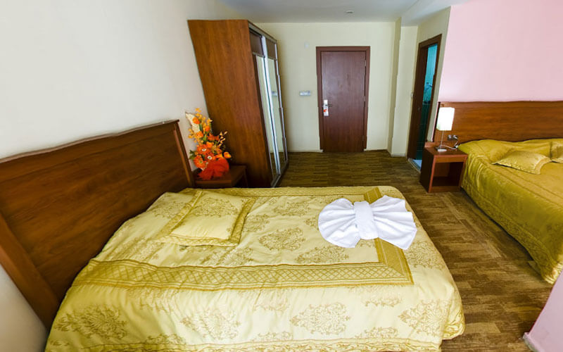 08 اتاق هتل 3 ستاره یاقوت وان Hotel Yakut Van.jpg