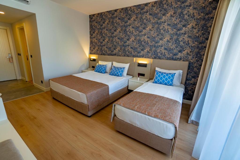 16-اتاق-هتل-4-ستاره-الدار-گاردن-ریزورت-آنتالیا- Eldar-Garden-Resort-Antalya-Room.jpg