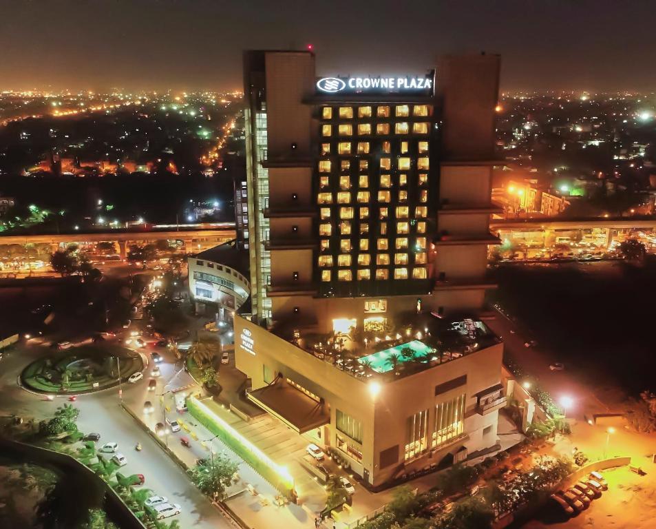 01-نما-هتل-5-ستاره-کراون-پلازا-روهینی-دهلی-Crowne-Plaza-Delhi-Rohini-Hotel.jpg