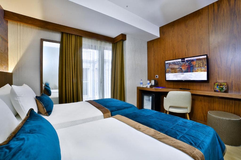 هتل-4-ستاره-تانگو-تکسیم-استانبل-نمای-اتاق-Hotel-4-Setare-Tango-taksim-Room12-min.jpg