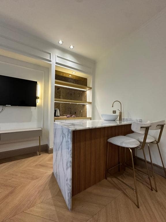 هتل-4-ستاره-تی-کی-تکسیم-استانبول-نمای-اتاق-Hotel-4-setere-Tk-taxim-Room 28-min.jpg
