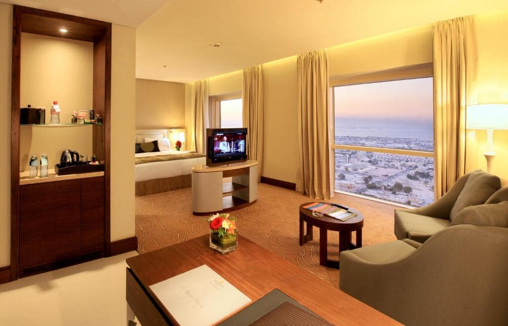 22-اتاق-هتل-5-ستاره-د-تاور-پلازا-دبی- The-Tower-Plaza-Hotel-Dubai-Room.jpg