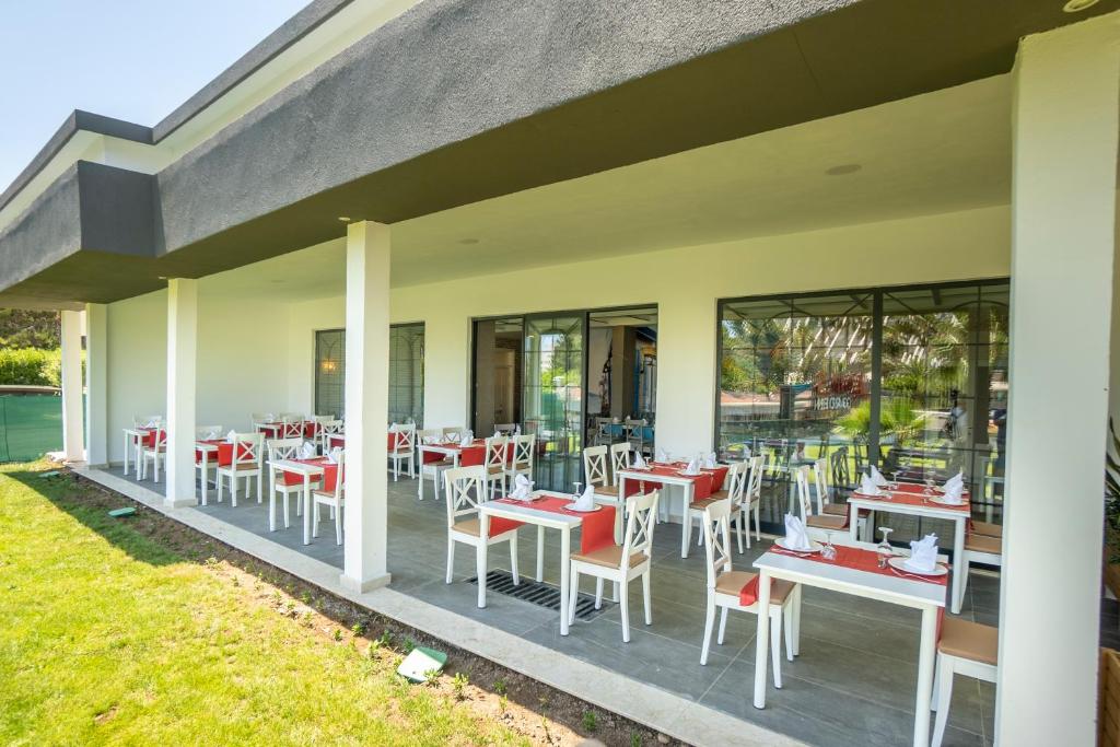 36-رستوران-هتل-4-ستاره-الدار-گاردن-ریزورت-آنتالیا- Eldar-Garden-Resort-Antalya-Restaurant.jpg