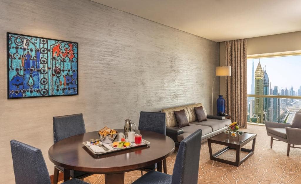 32-اتاق-هتل-5-ستاره-د-تاور-پلازا-دبی- The-Tower-Plaza-Hotel-Dubai-Room.jpg