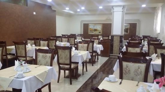68 رستوران هتل 4 ستاره رویال پلازا ایروان ارمنستان Royal Plaza Hotel Yerevan.jpg