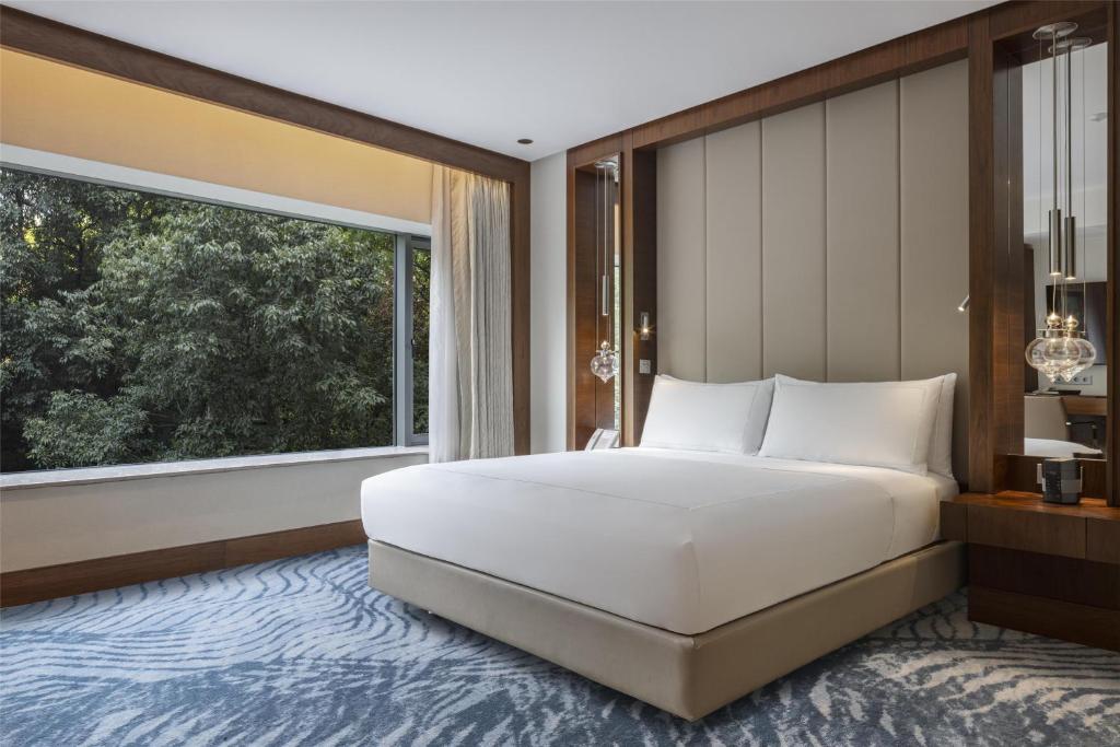 24-اتاق-Conrad-Istanbul-Bosphorus-هتل-کنراد-بسفروس-استانبول-.jpg
