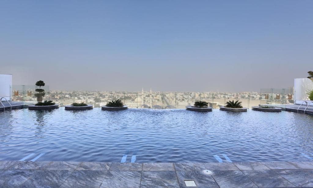 42-استخر-هتل-5-ستاره-د-تاور-پلازا-دبی- The-Tower-Plaza-Hotel-Dubai-Pool.jpg