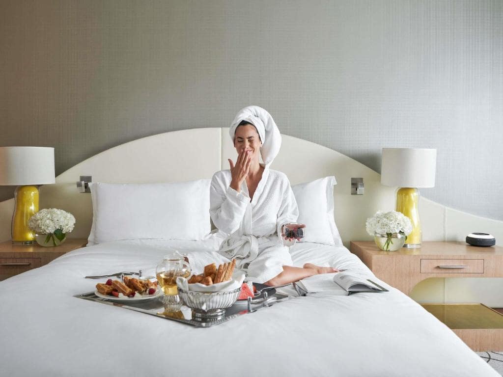 12-اتاق-خواب-هتل-5-ستاره-سوفیتل-داون-تاون-دبی-Sofitel-Dubai-Down-Town-View-Bedroom.jpg