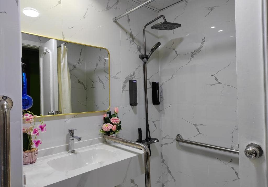 27-سرویس-بهداشتی-هتل-3-ستاره-لی-پارادایس-پالاس-دبی- Le-Paradise-Palace-Dubai-Bathroom.jpg