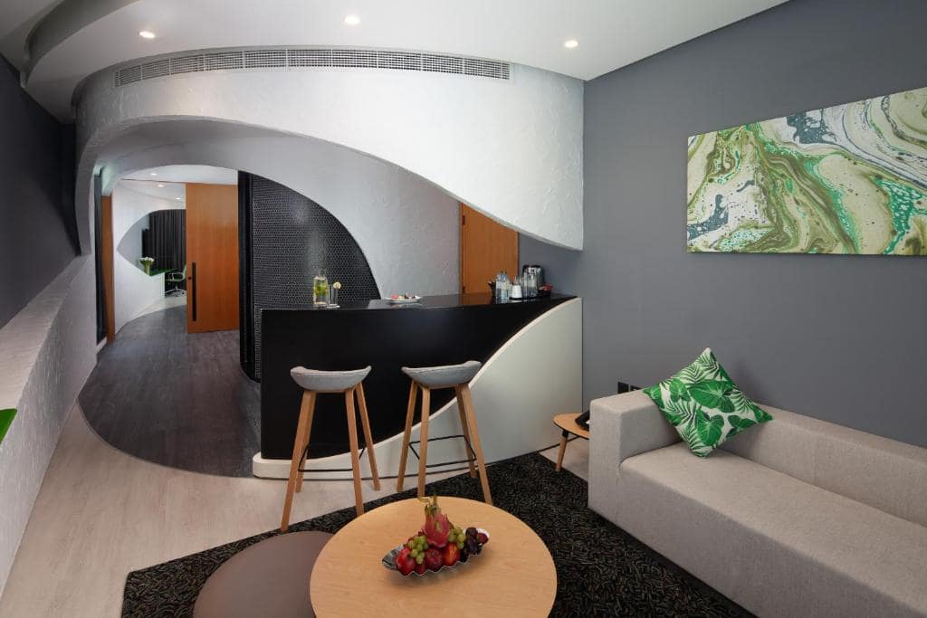 13-اتاق-هتل-4-ستاره-الخوری-اسکای-گاردن-دبی- Al-Khoory-Sky-Garden-Hotel-Dubai-Room.jpg