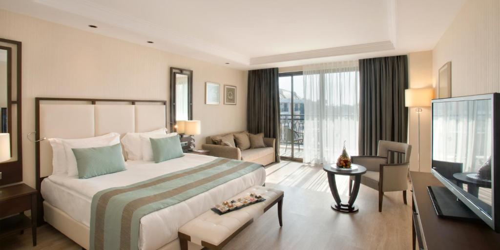 06-اتاق-هتل-5-ستاره-جوجو-پریمیر- Juju-Premier-Palace-Room.jpg