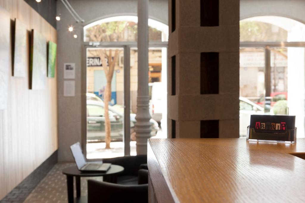 12-اتاق-جلسه-هتل-دو-ستاره-آرتریپ-مادرید-Artrip-Hotel-Madrid.jpg