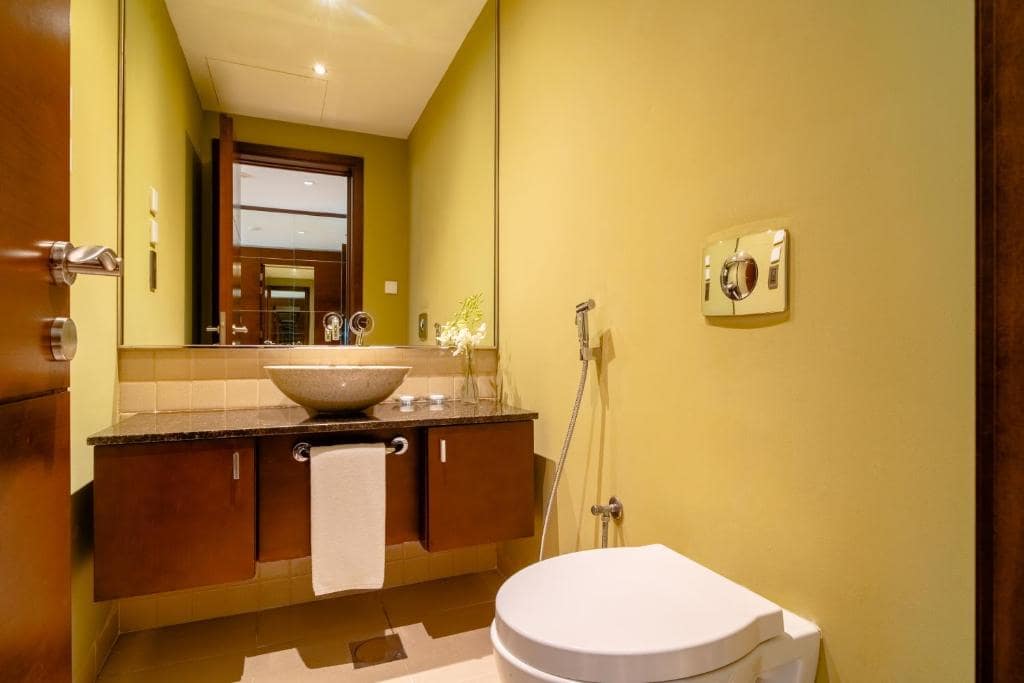 33-سرویس-بهداشتی-هتل-5-ستاره-آسیانا-دبی- Asiana-Hotel-Dubai-Bathroom.jpg
