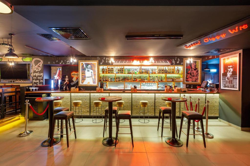 28-بار-هتل-3-ستاره-هتل-سیتی-مکس-البرشا-ات-د-مال-دبی- Citymax-Hotel-Al-Barsha-at-the-Mall-Dubai-Bar.jpg