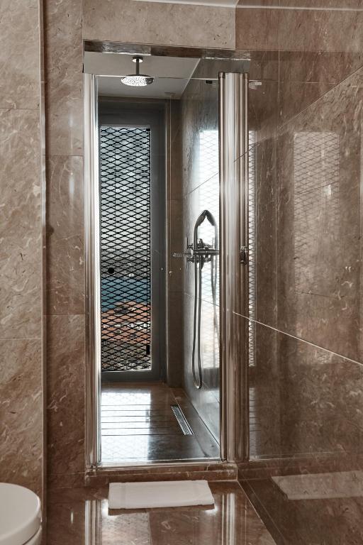 15-سرویس--Gezi-Bosphorus-hotel-هتل-گزی-بسفروس-استانبول-.jpg
