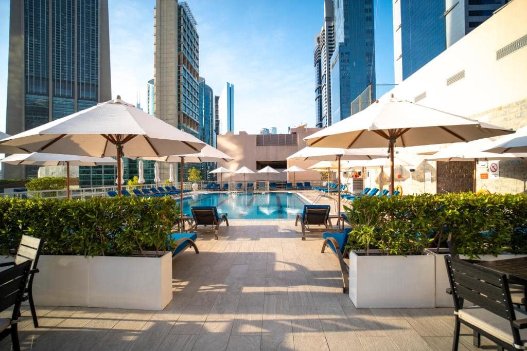 30-استخر-هتل-4-ستاره-رز-ریحان-بای-روتانا-دبی- Rose-Rayhaan-by-Rotana-Dubai-Pool.jpg
