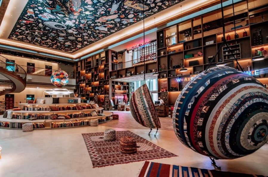 08 لابی هتل 5 ستاره 25 ساعت وان سنترال دبی 25 Hours Hotel Dubai One central.jpg