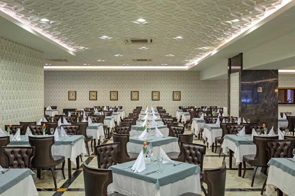 27-رستوران-هتل-5-ستاره-رویال-تاورز-لارا-آنتالیا Royal-Towers-Lara-Hotel-Antalya-Restaurant-.jpg