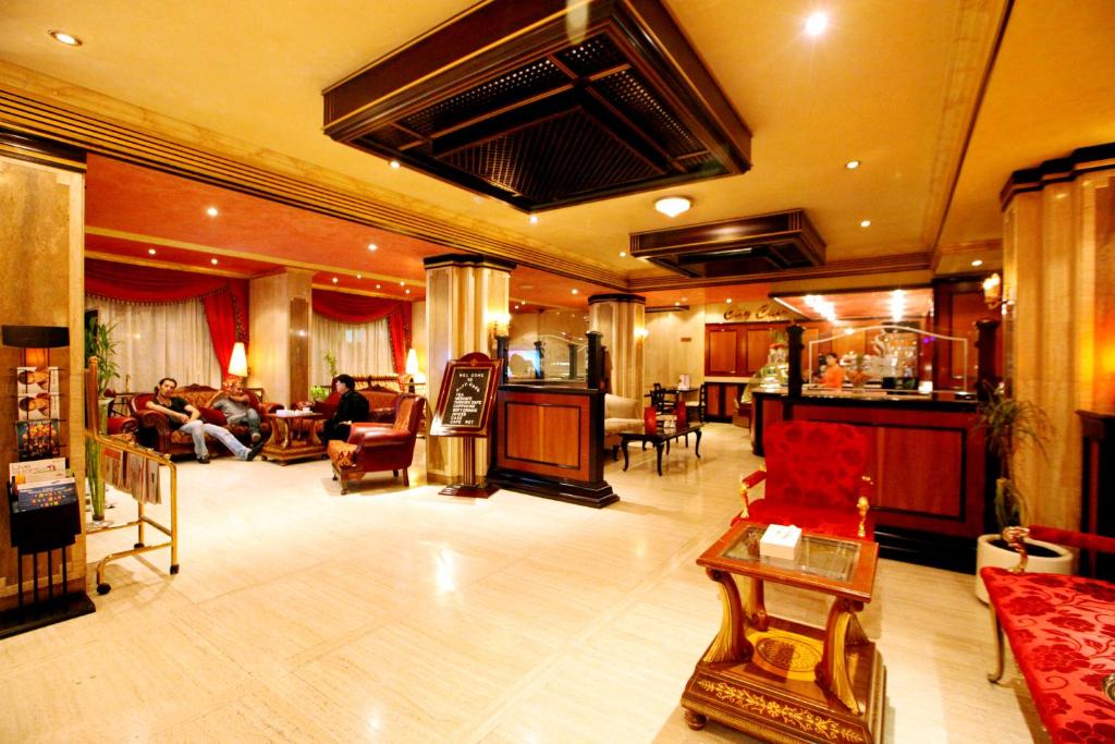15- محوطه-هتل-3-ستاره-گلف-این-دبی- Golf-Inn-Hotel-Dubai-Grounds.jpg