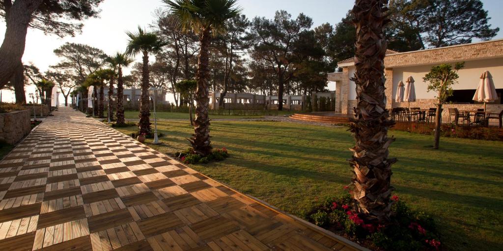 45-محوطه-هتل-5-ستاره-آمارا-پریمیر-پالاس-آنتالیا- Amara-Premier-Palace-Hotel-Antalya-Grounds.jpg