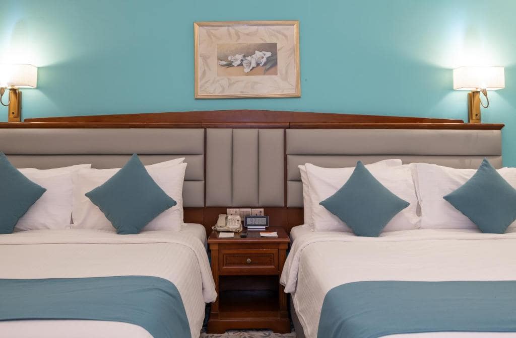 21-اتاق-خواب-هتل-3-ستاره-هاوارد-جانسون-بر-دبی- Howard-Johnson-Bur-Dubai-Bedroom.jpg