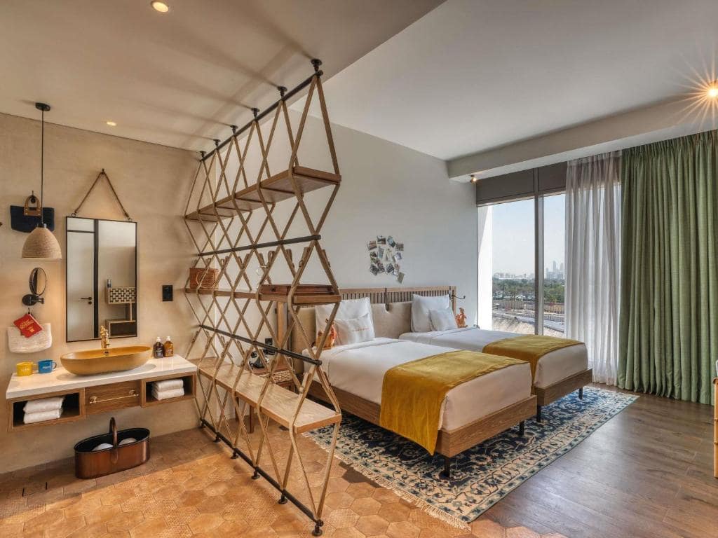 38-اتاق-خواب-هتل-5 ستاره-25-ساعت-وان-سنترال-دبی-25Hours-Hotel-Dubai-One-Central-Bedroom.jpg