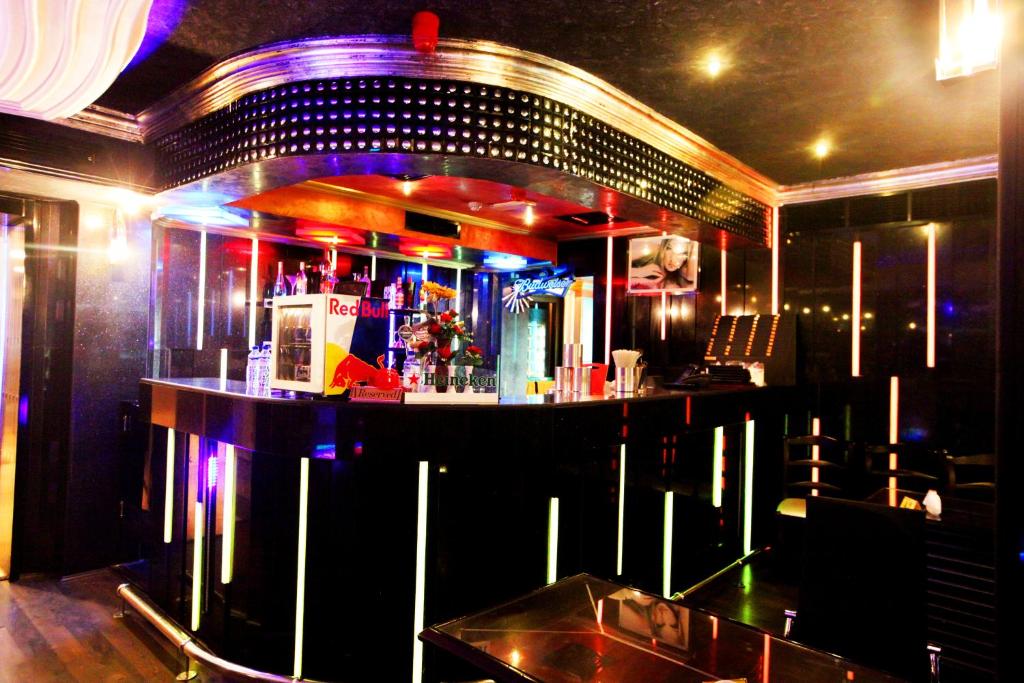 25-بار-هتل-3-ستاره-کینز-پارک-دبی-Kings-Park-Hotel-Dubai-Bar.jpg