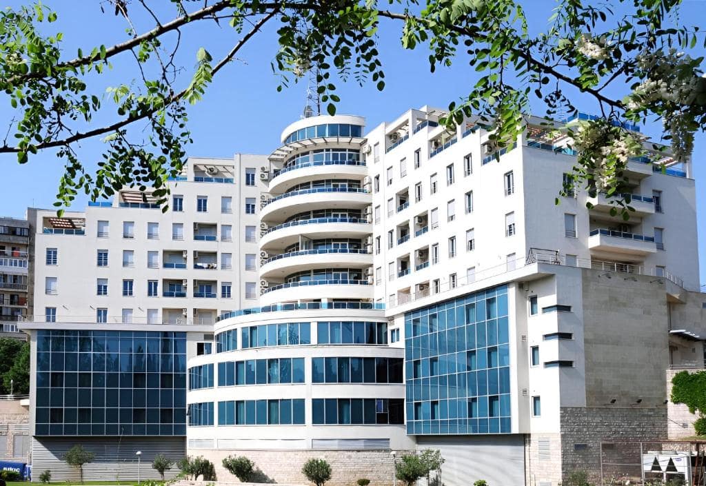 01-نمای-هتل-3-ستاره-کینز-پارک-دبی- Kings-Park-Hotel-Dubai-View.jpg