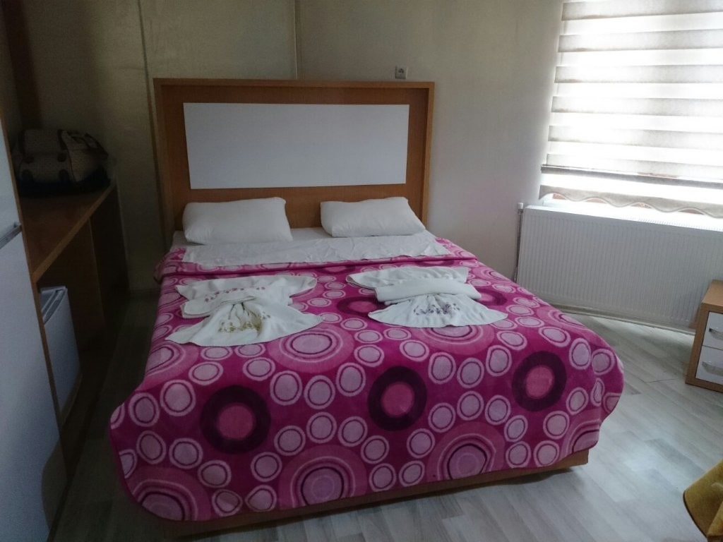 08-اتاق-هتل-3-ستاره-کروان-وان- Kervan-Hotel-Van-Room.jpeg