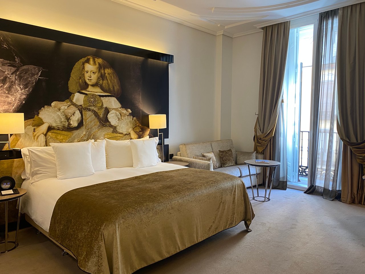 10 اتاق هتل 5 ستاره پالاسیو د لوس دوکس گرن ملیا Palacio de los Duques Gran Meliá.jpg