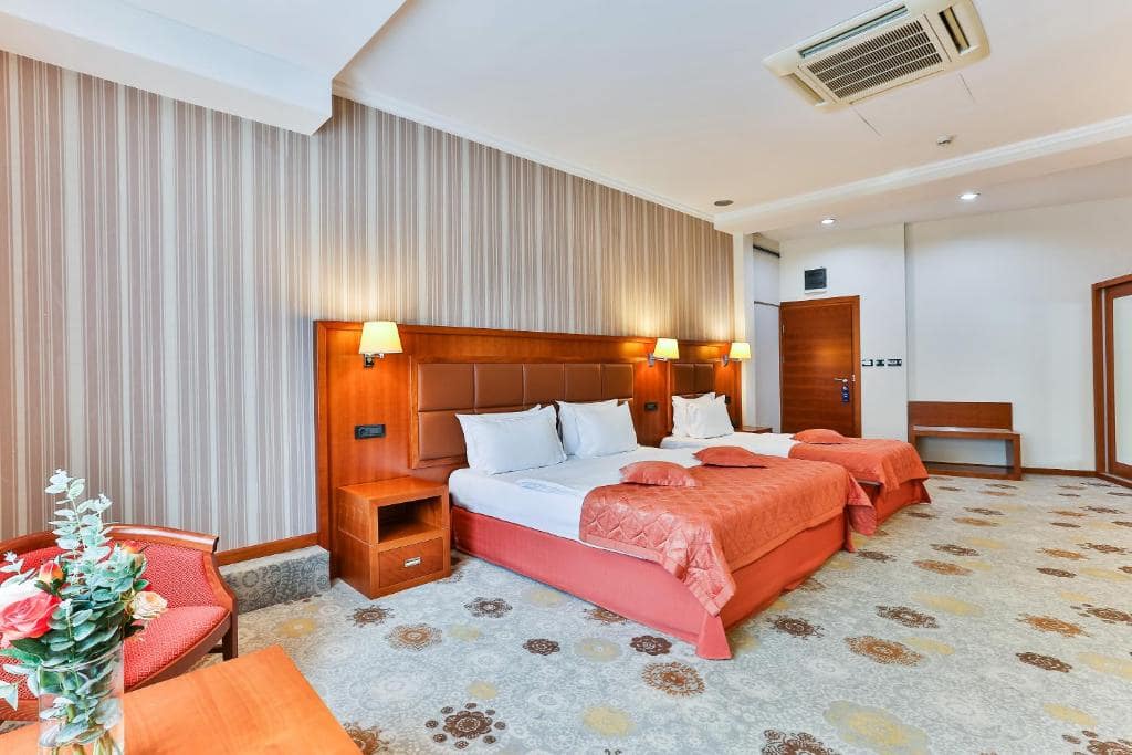 10-اتاق-خواب-هتل-3-ستاره-کینز-پارک-دبی-Kings-Park-Hotel-Dubai-Bedroom.jpg