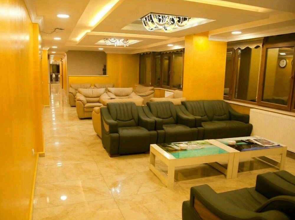 21-محوطه-هتل-3-ستاره-کروان-وان- Kervan-Hotel-Van-Grounds.jpg