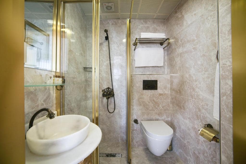 07-نمای-حمام-هتل-4-ستاره-وایت-مونارچ-استانبول-Bathroom-Hotel-4-Setare-White-Monarch-Istanbul.jpg